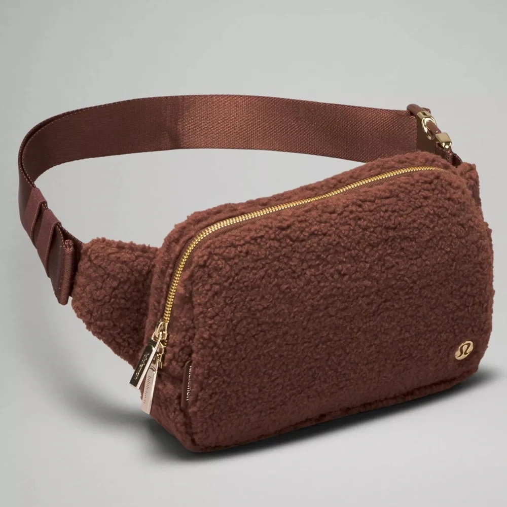 🆕 LULULEMON Athletica Everywhere Belt Bag Fleece LARGE 2L Brown Gold NWT - Picture 2 of 16